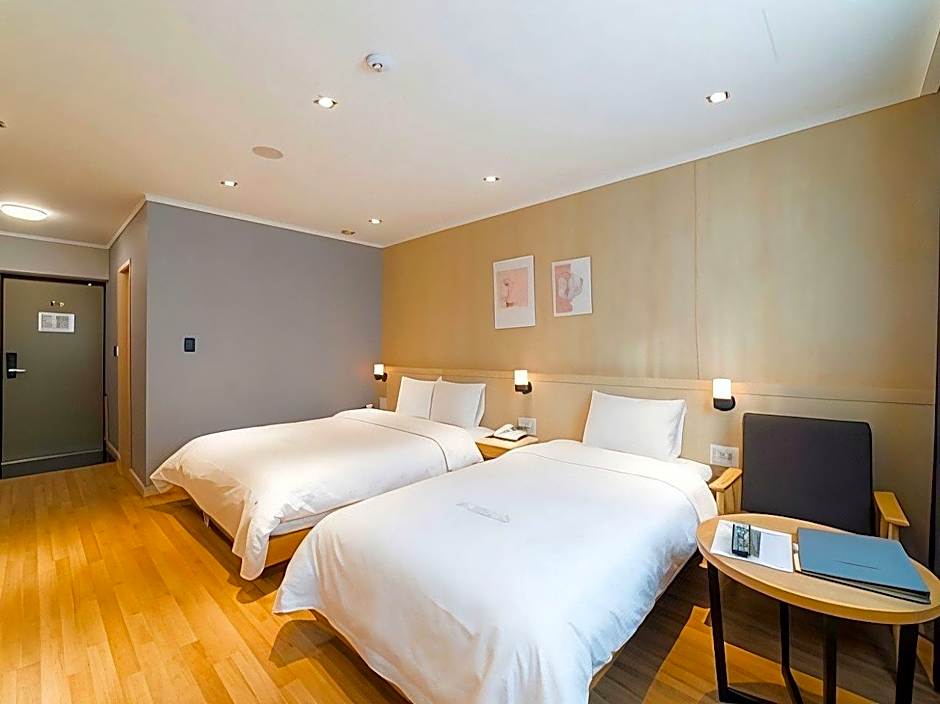 Reborn Suwon Silkroad Hotel