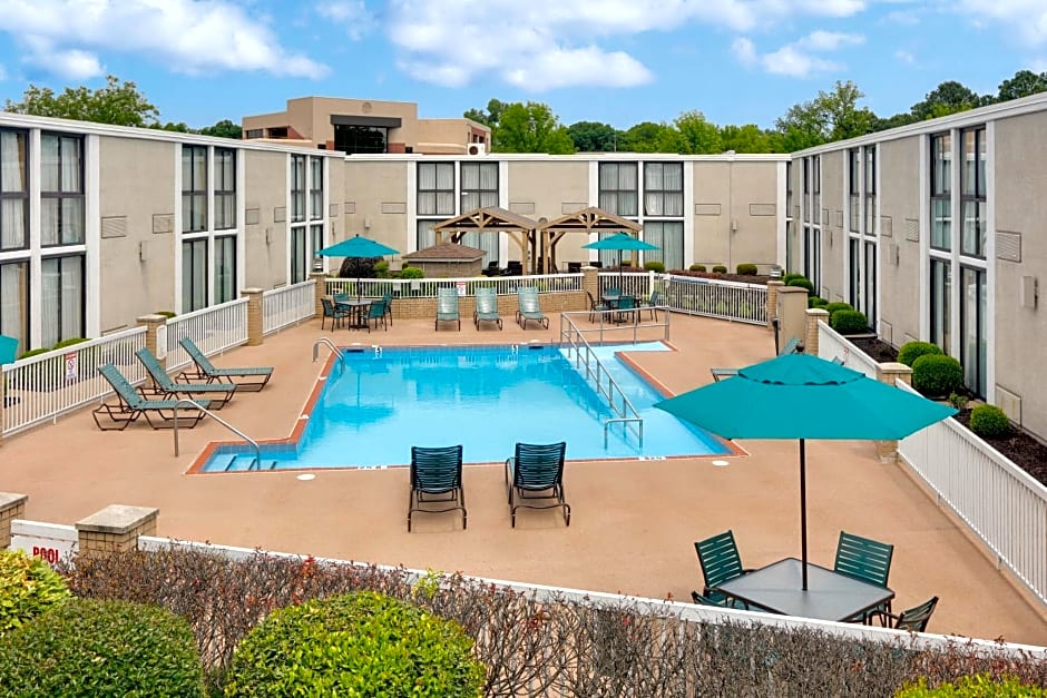 Wyndham Riverfront Hotel