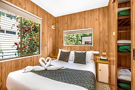 Budget Park Cabin - Sleeps 5
