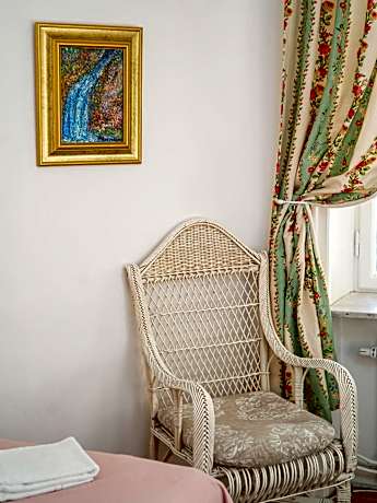 Single Room with Shared Bathroom