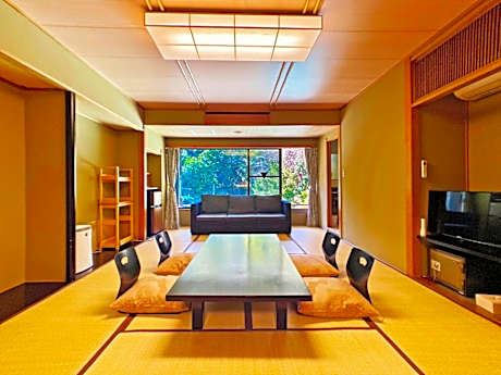 Deluxe Family Room
