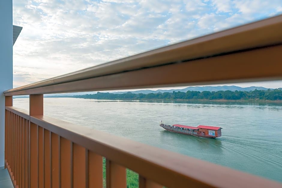 Chiangkhan River Walk Hotel
