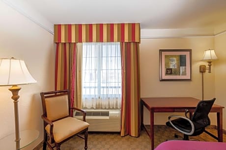 Queen Room with Two Queen Beds and Roll-in Shower - Mobility Accessible/Non-Smoking
