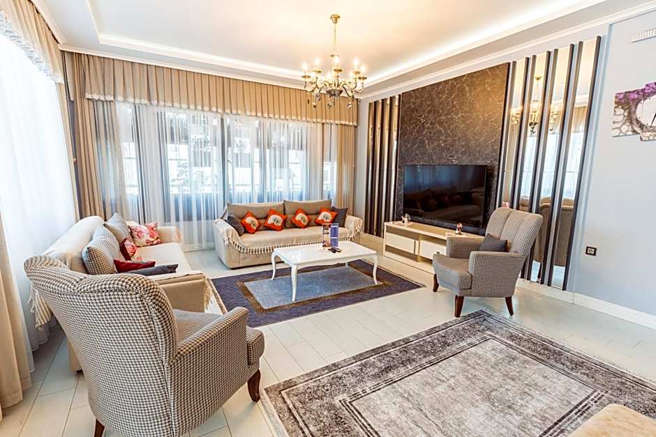 POISON GARDEN SUİTE