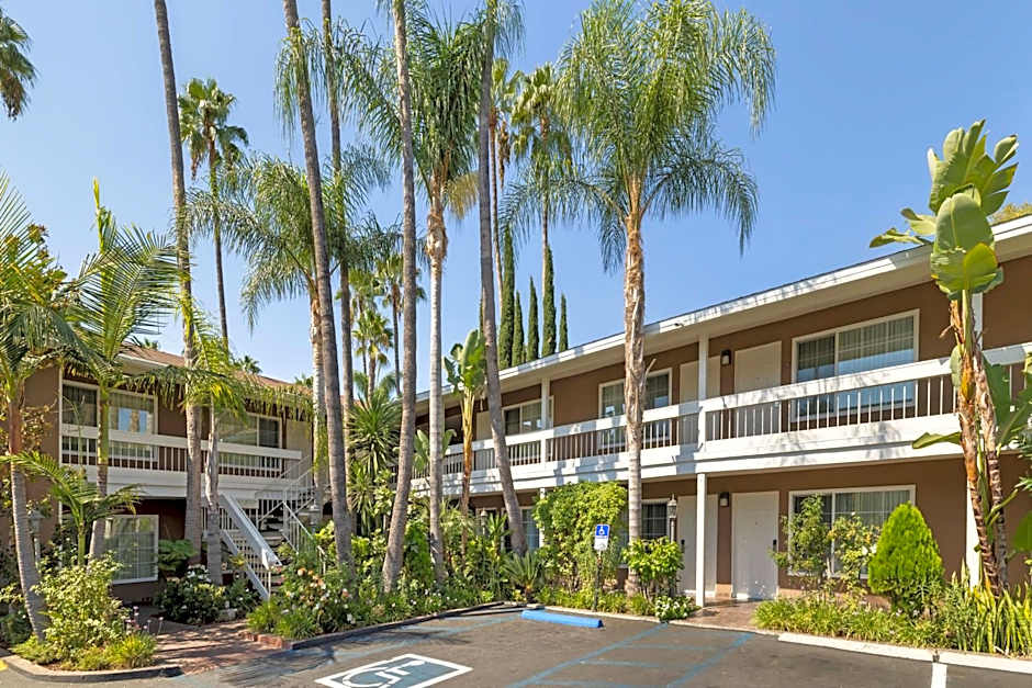 Best Western Plus Carriage Inn