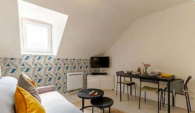 4pers 2lits 5 min aéroport Orly,navette et parking extra,location en nuit et jourChez Sandro,