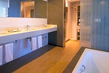 King Studio Suite - Non-Smoking