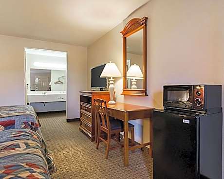 Queen Room with Two Queen Beds - Smoking