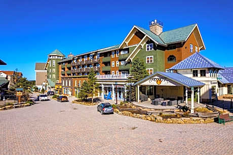 HH207 Ski-inSki-out Condo Hot Tub Sleeps 4