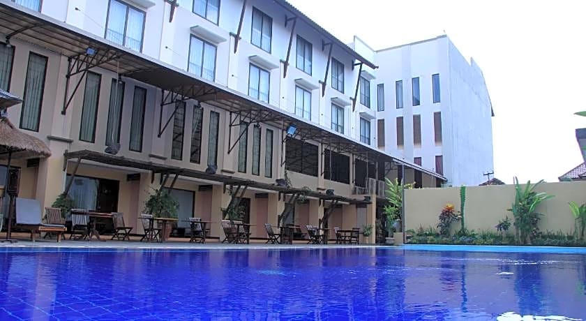 Grand Santhi Hotel