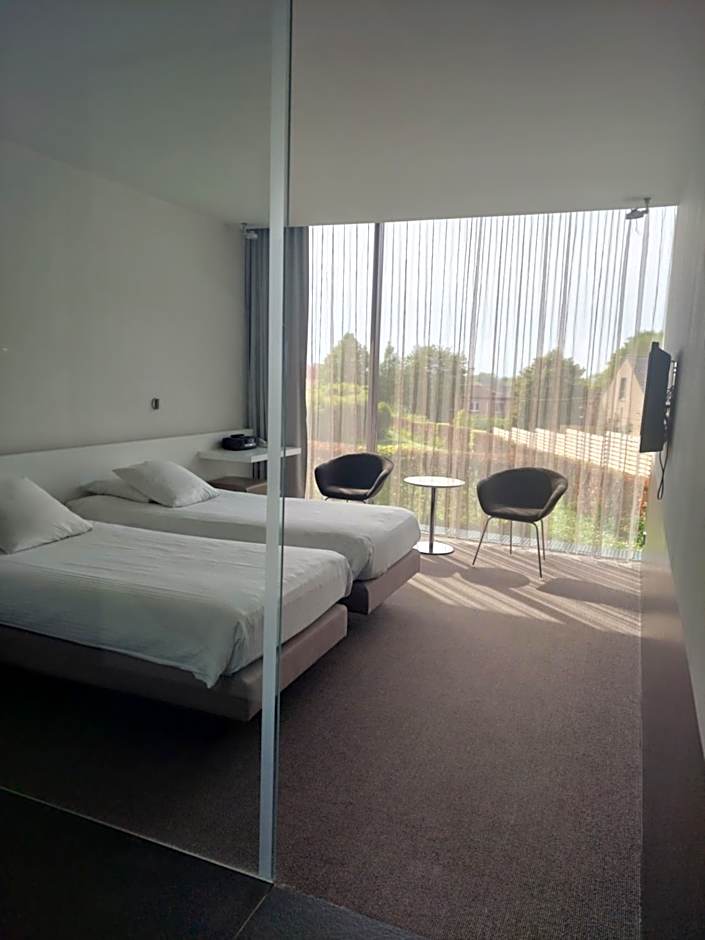 D-Hotel