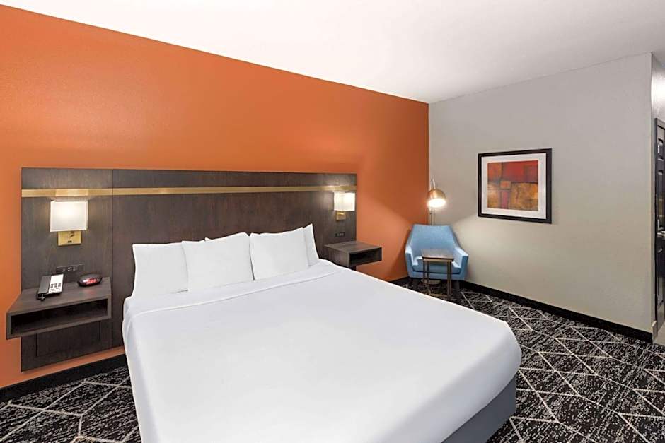 La Quinta Inn & Suites by Wyndham Olathe