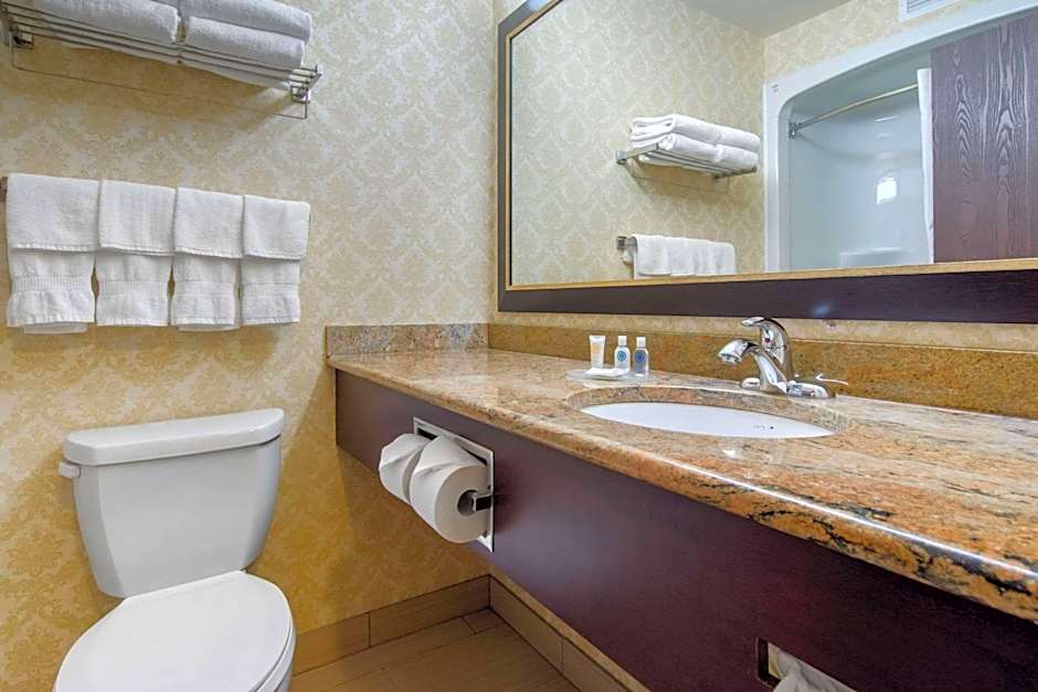 Comfort Inn & Suites