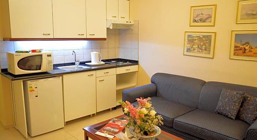 Comfort Hotel Suites