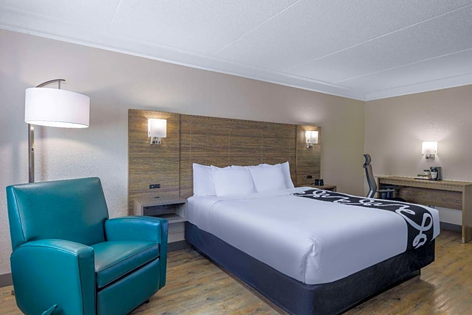 La Quinta Inn & Suites by Wyndham Kansas City Lenexa