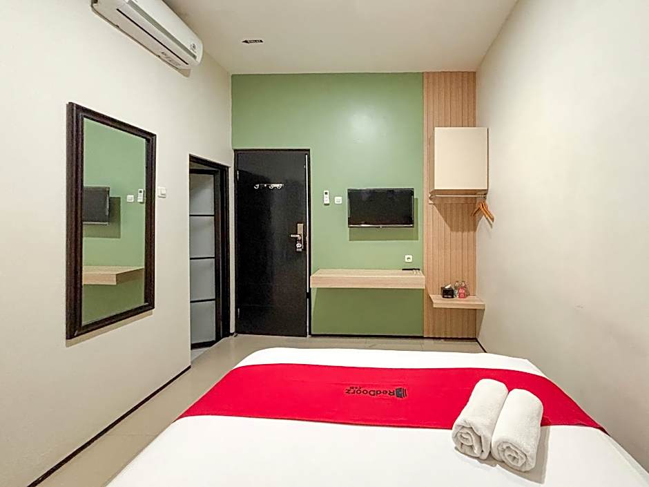 RedDoorz near Taman Krida Budaya Malang