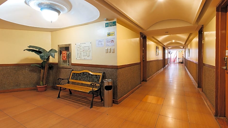 RedDoorz Plus @ Timog Avenue Quezon City