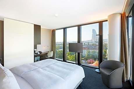 Business Room with Lounge Access