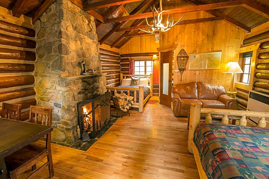 Storm Mountain Lodge & Cabins