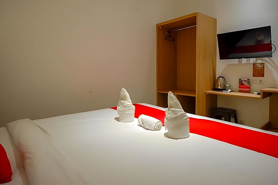 RedDoorz Plus @ Losari Makassar