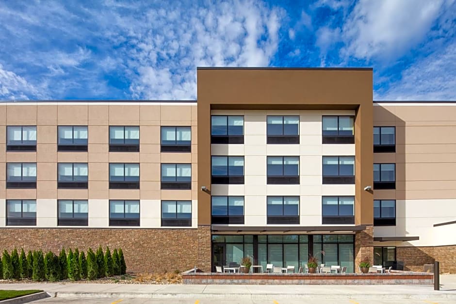 Holiday Inn Express & Suites East Peoria - Riverfront