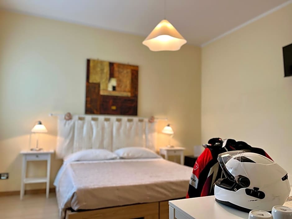 Eremes Rooms & Apartments