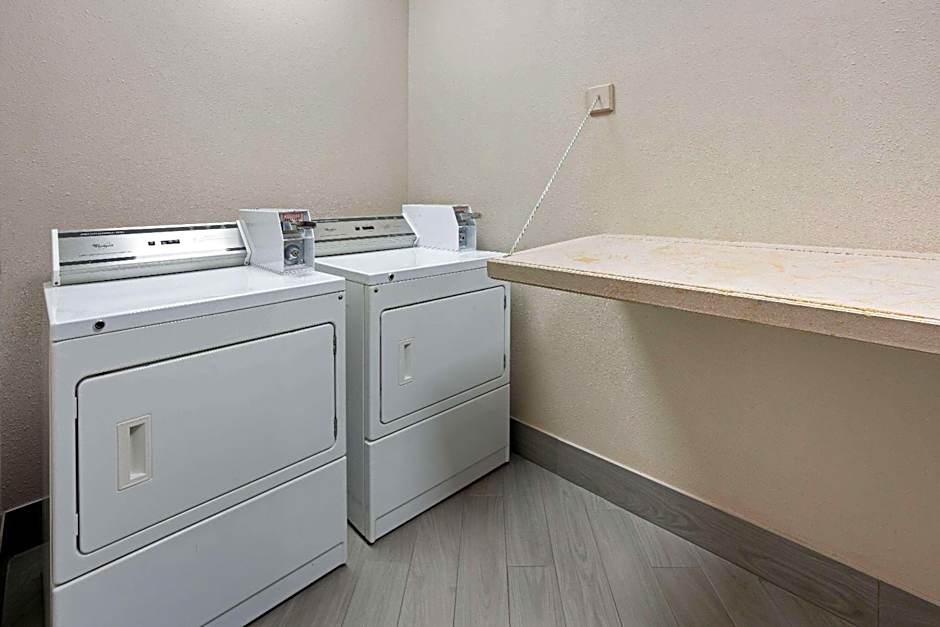 La Quinta Inn & Suites by Wyndham Bush Intercontinental Airport East