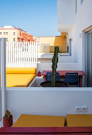 DUPLEX WITH TERRACE PATIO VIEW - 2 BEDROO 3 ADULTS