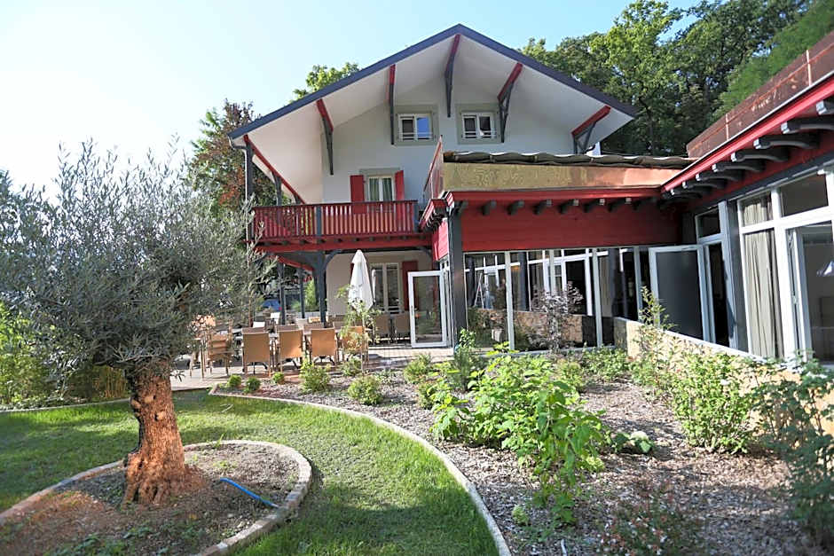 Chez Maman Hotel & Restaurant
