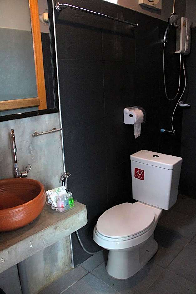 The Noi Guesthouse and Restaurant