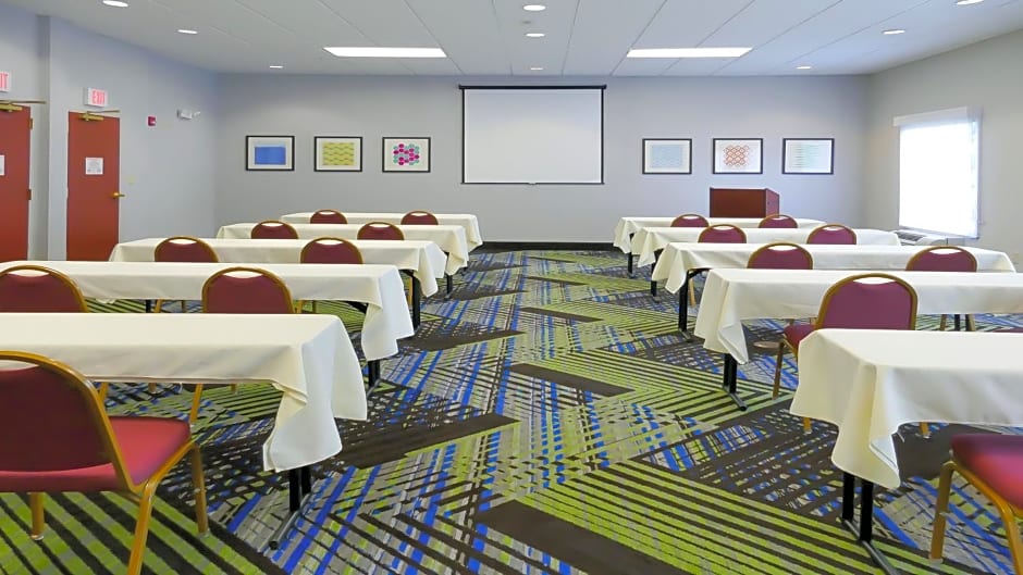Holiday Inn Express St. Petersburg North / I-275 By IHG