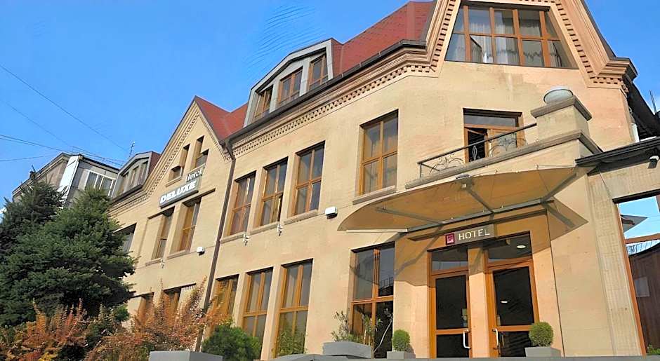 Yerevan Deluxe Hotel
