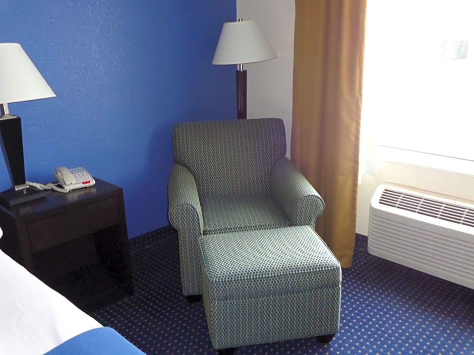 Holiday Inn Express & Suites New Buffalo, MI by IHG