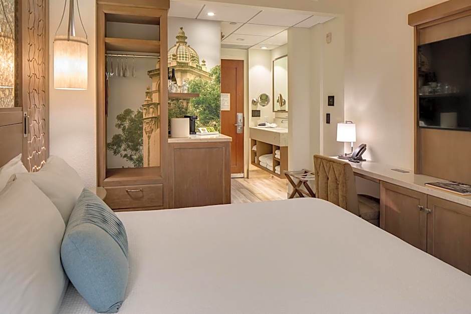 Photo 1 of 11 of Premier 1 Queen Bed
