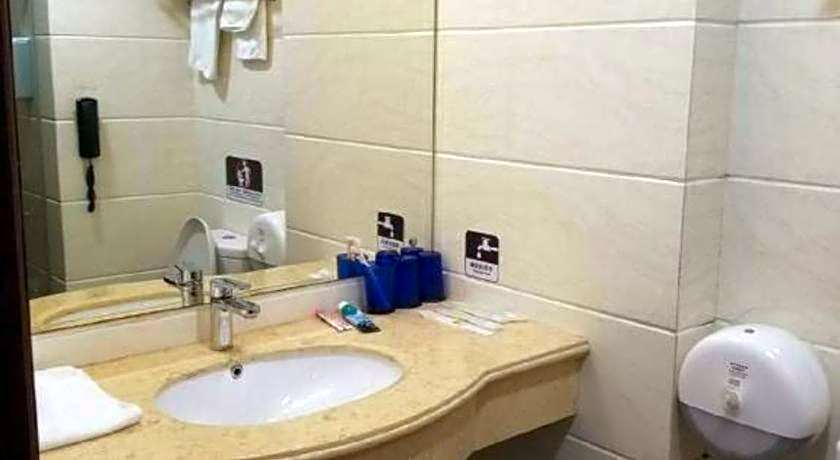 Grand Harbour Hotel