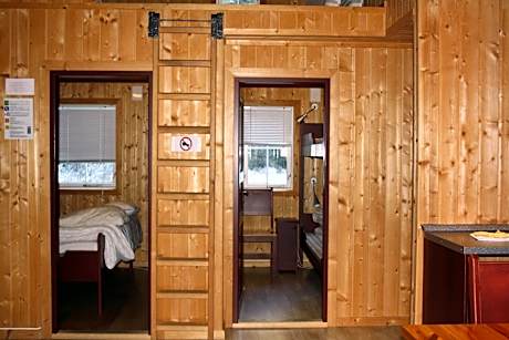 Two-Bedroom Cottage with Private Bathroom