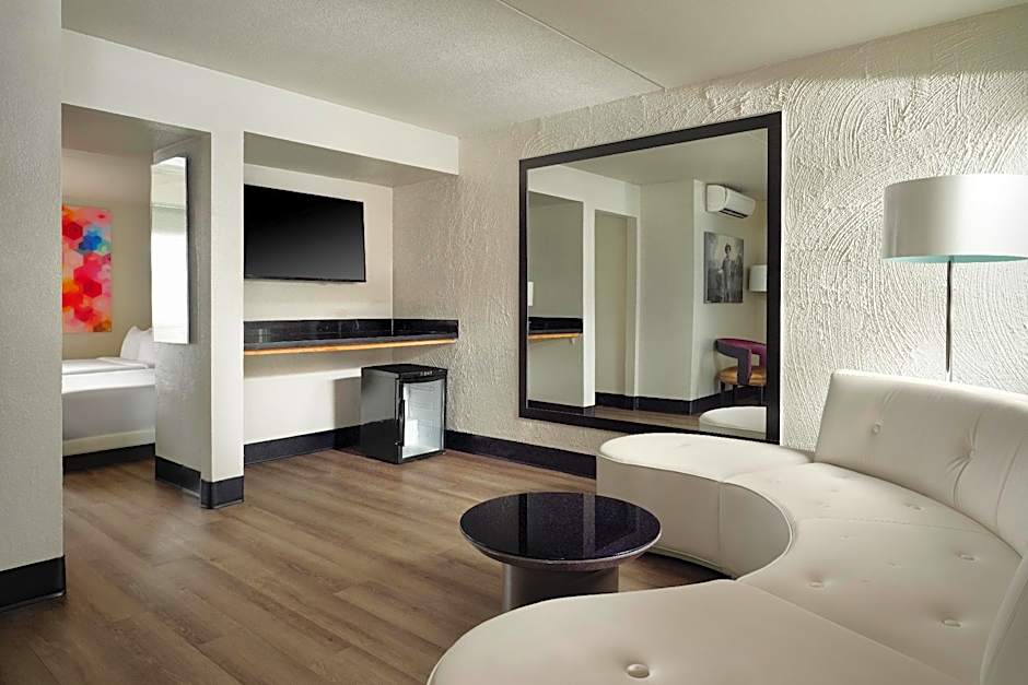 Photo 1 of 4 of 1 Bedroom 2 Queen Beds Suite