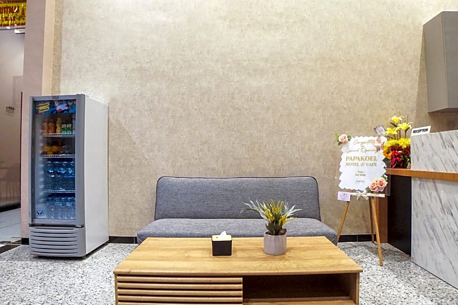 SUPER OYO Capital O 92066 Papakoel Hotel & Cafe