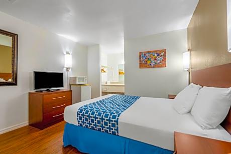 Queen Room - Non-Smoking