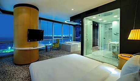 PRESIDENTIAL SUITE WITH JACUZZI AND SEA VIEW
