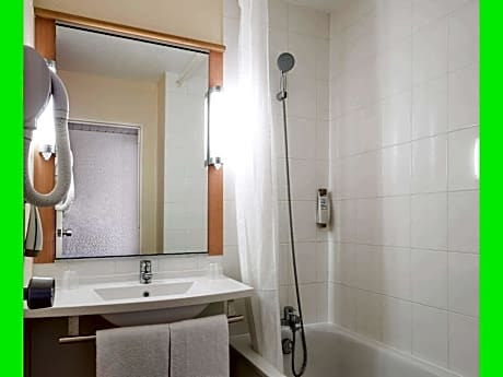 Standard Room with 1 Double and 1 Single Bed