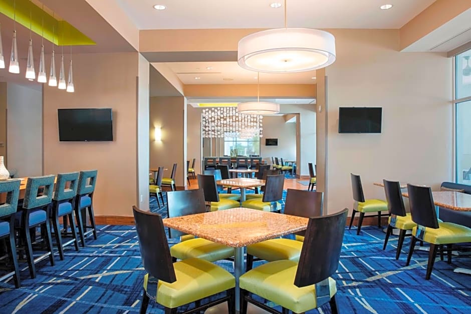 SpringHill Suites by Marriott Orlando at FLAMINGO CROSSINGS Town Center-Western Entrance