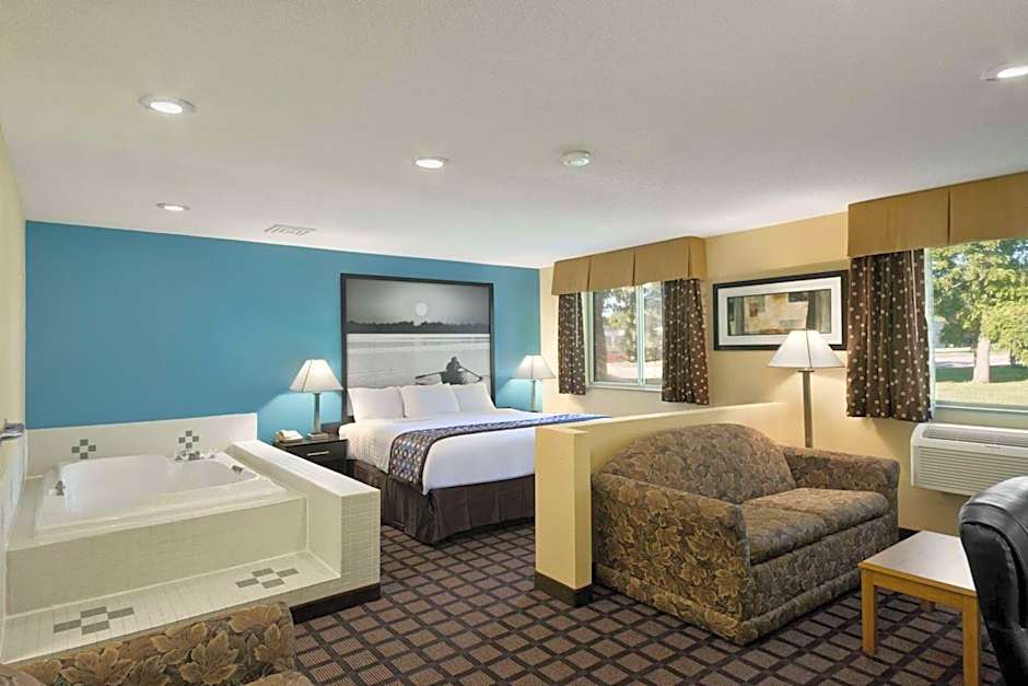 Super 8 by Wyndham Whitewater WI
