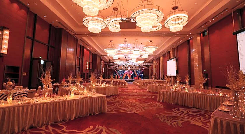 HUALUXE Yangjiang City Center By IHG