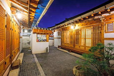 Gaeunchae Hanok Guesthouse Jeonju