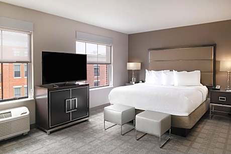 King Studio with Sofa Bed and Roll-in Shower - Mobility and Hearing Accessible