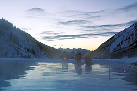 Wohlfühlhotel Hubertushof am Arlberg - Ski-In & Ski-Out - Sky Pool