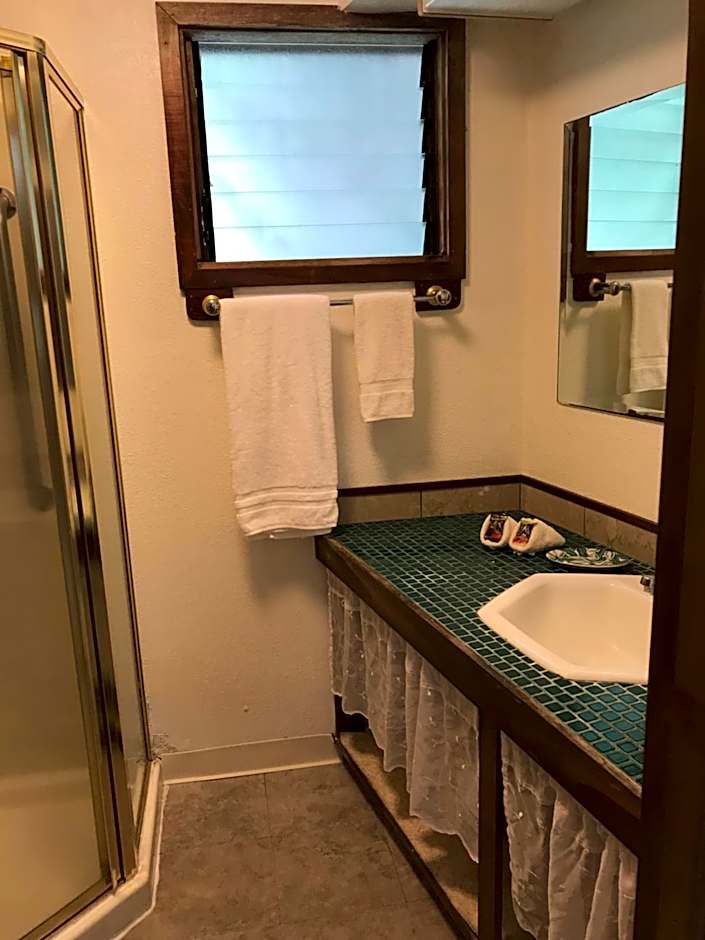 Hale Maluhia Country Inn