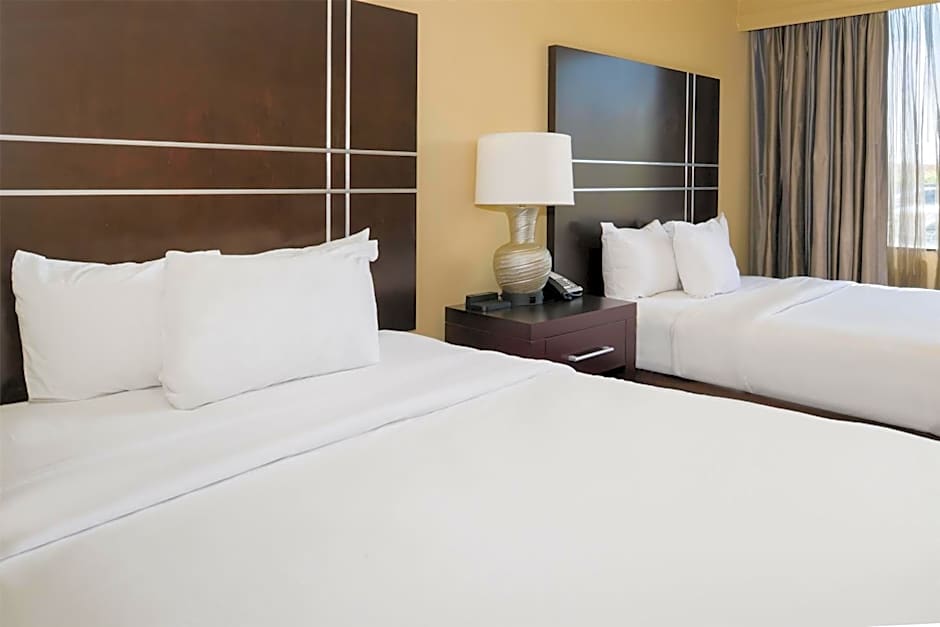 Embassy Suites By Hilton Hotel St. Louis-Airport