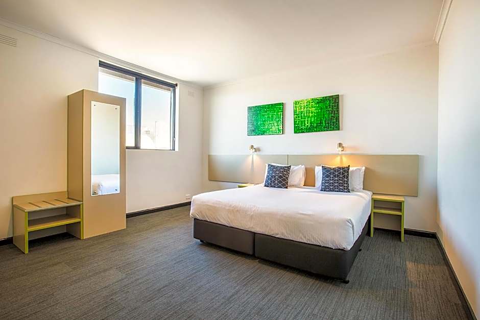 Nightcap at St Albans Hotel